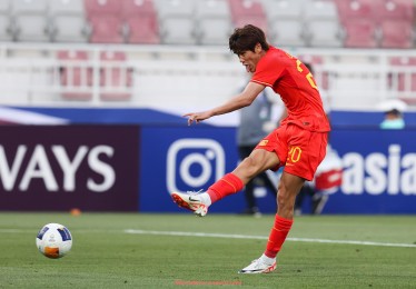 杏彩体育-2025赛季德甲联赛值得关注的足球新星推荐及成长路径