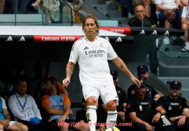 杏彩体育-德甲联赛中曾停止转播的球队事件回顾