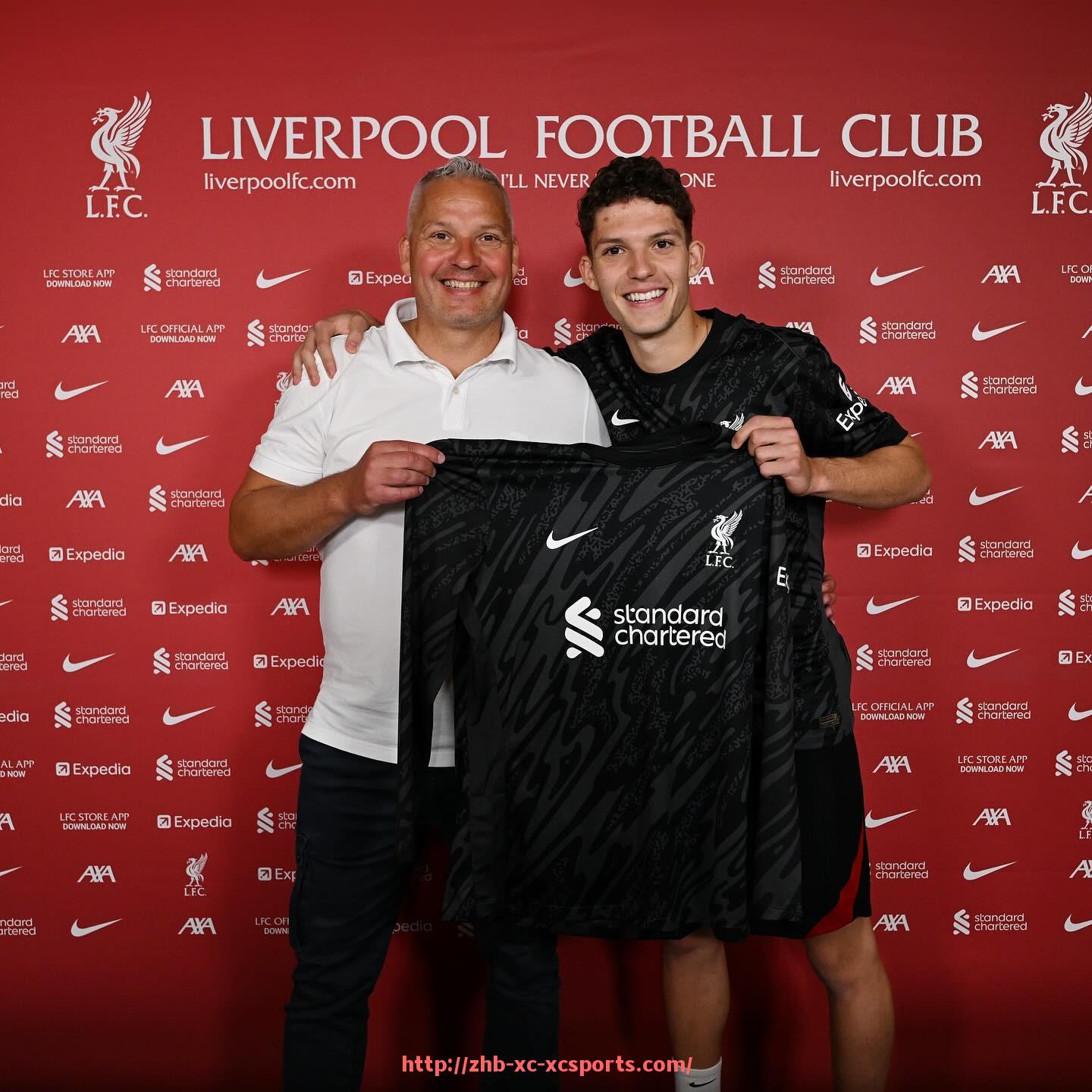 杏彩体育-法甲球员战术执行力评估：战术适应与场上表现的综合考察